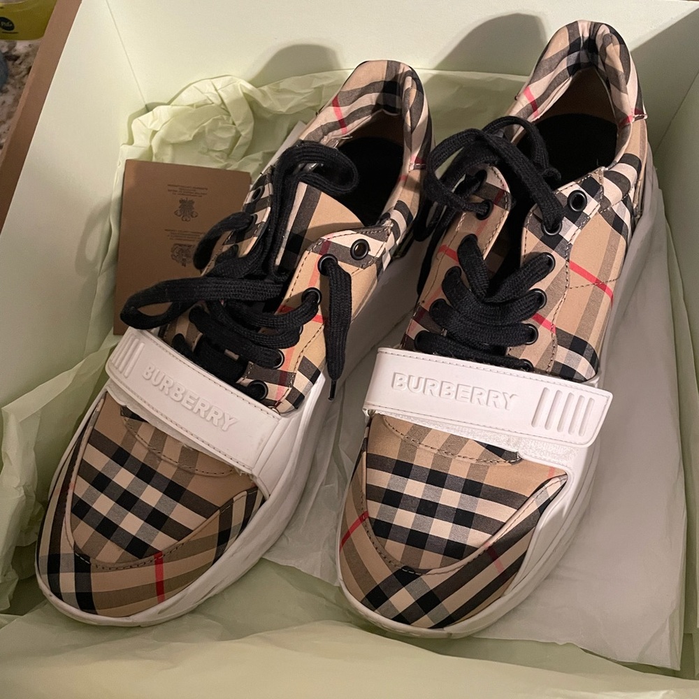 Burberry sneakers size 43